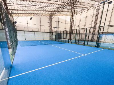 Výstavba športovísk a padelových kurtov